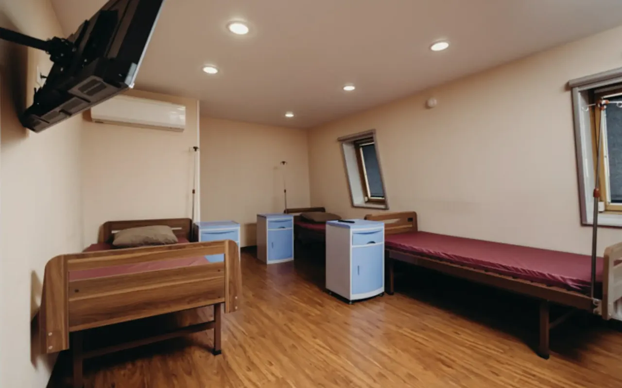 Палата стационара Pro-Clinic — вывод из запоя под круглосуточным наблюдением